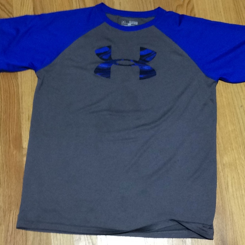 Youth Under Armour dri-fit T-shirt size YXL